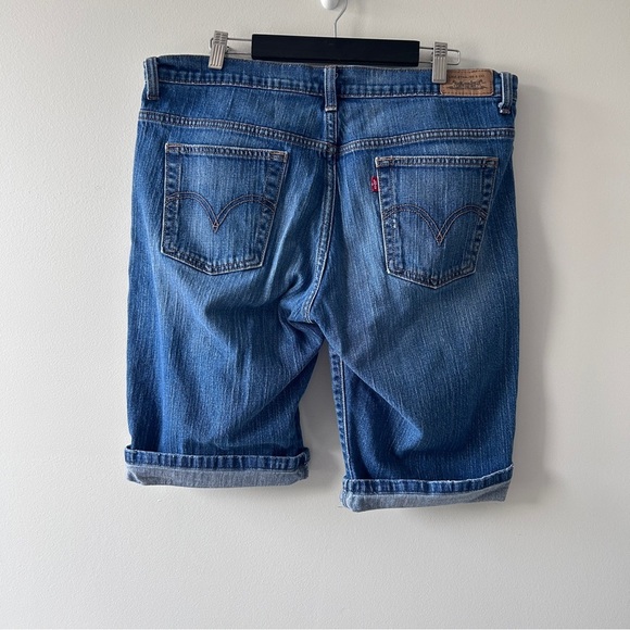 Vintage 2005 Levi’s Denim Women’s Shorts Size 14 11 inch inseam Medium Wash - Picture 1 of 9